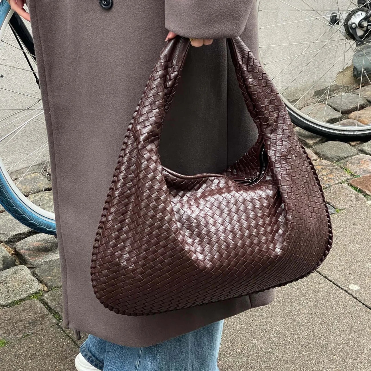 CYLIA I Woven Hobo
