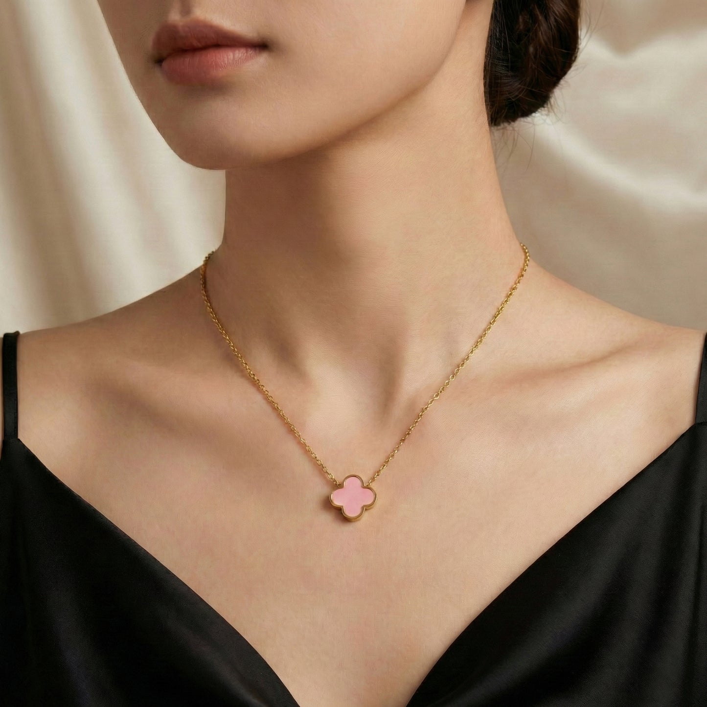 Rosa Kleeblatt-Halskette