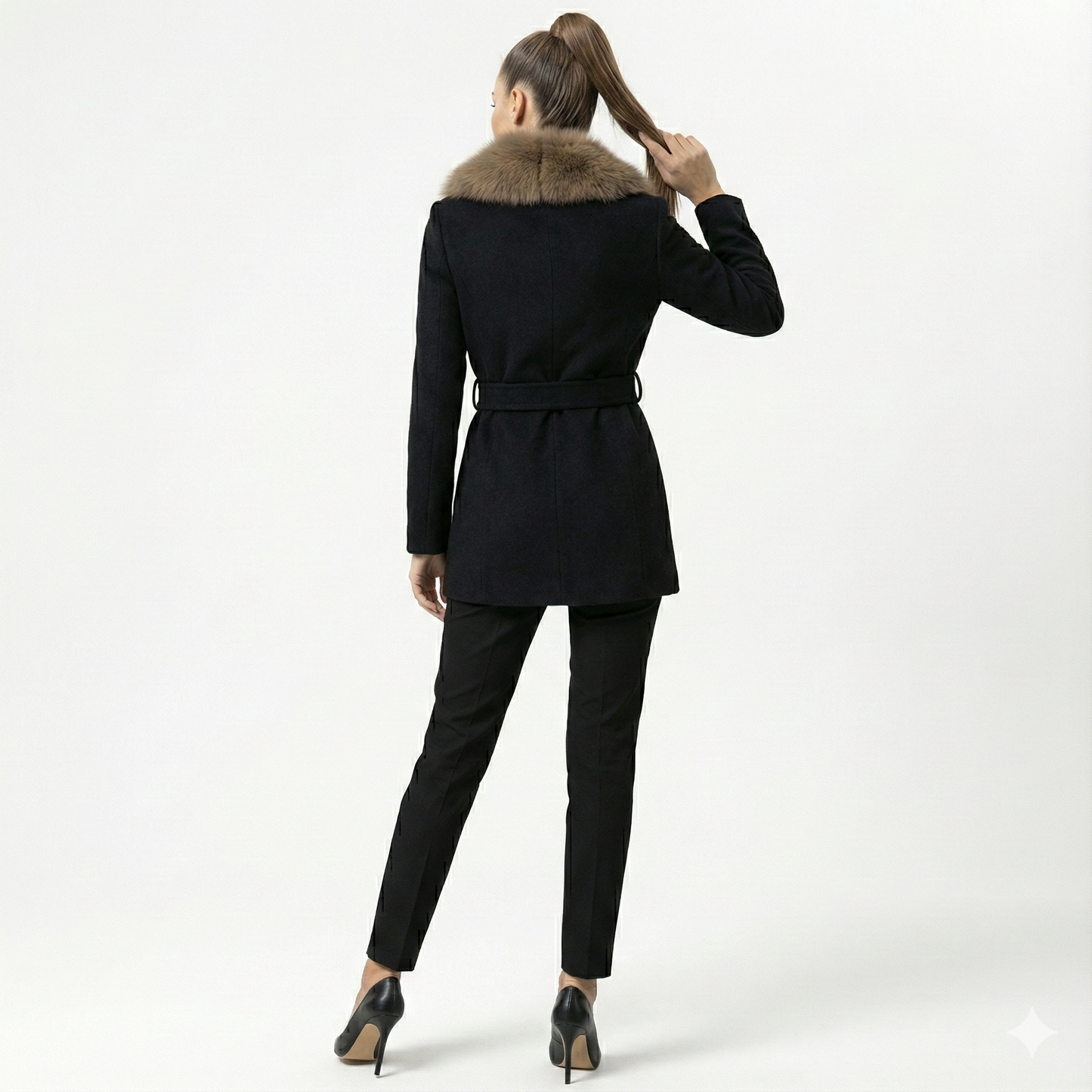Pelzmantel mit Taillengürtel
